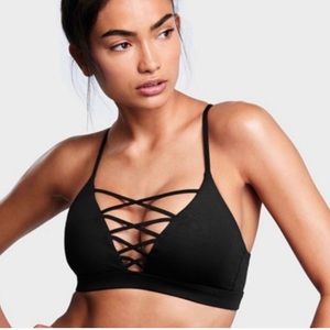 Victoria Sport Strappy Sports Bra